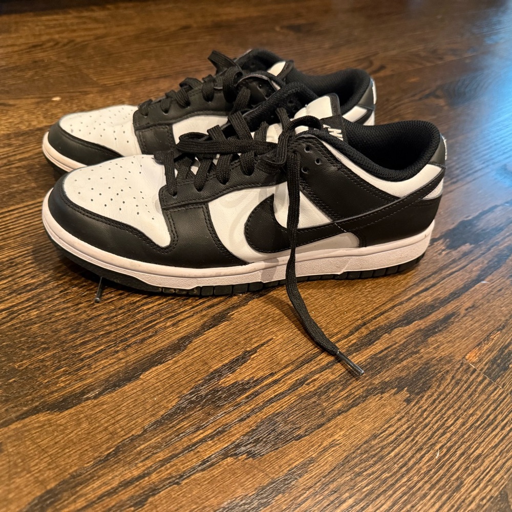 Nike low dunks Black and White Athletic Shoe. Great condition.